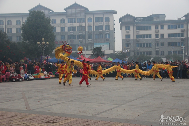 广场舞龙舞狮给大家拜年了··246 / 作者:开心~~迷茫 / 帖子ID:61479