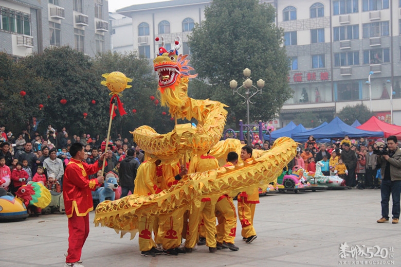 广场舞龙舞狮给大家拜年了··385 / 作者:开心~~迷茫 / 帖子ID:61479