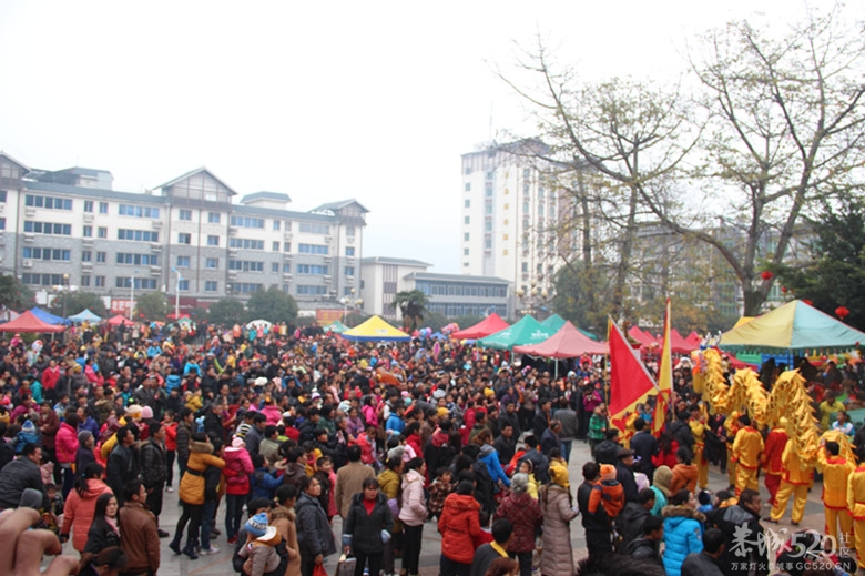 广场舞龙舞狮给大家拜年了··283 / 作者:开心~~迷茫 / 帖子ID:61479