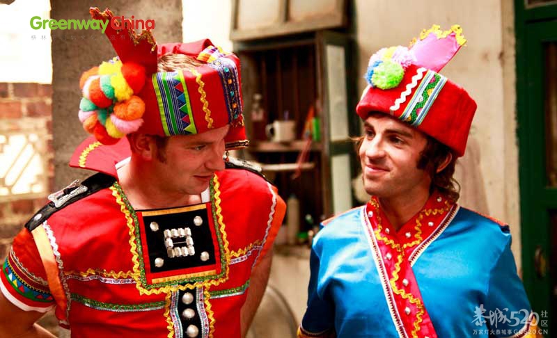 来看看老外穿上瑶族服装是啥样988 / 作者:allBS / 帖子ID:63703