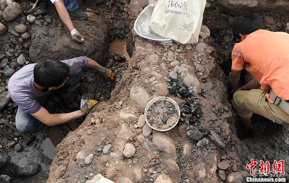 重庆市民扎堆嘉陵江“淘宝755 / 作者:瑶乡看兰 / 帖子ID:64498