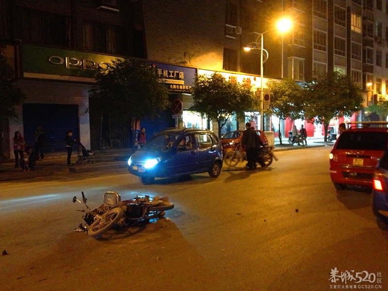 刚才在茶南路的连环车祸640 / 作者:水墨茶江 / 帖子ID:64828