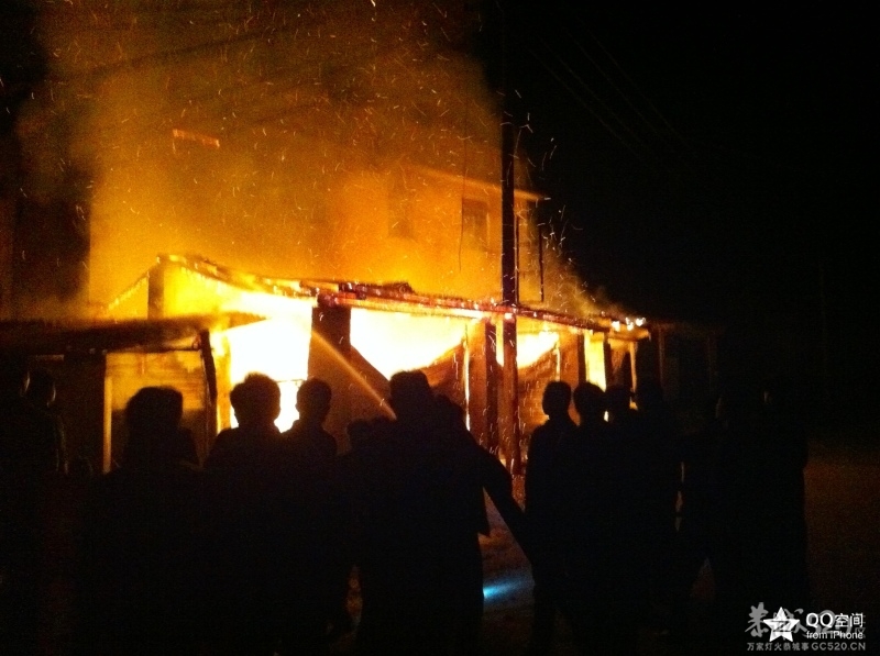 势江发生大火烧屋,目前火已扑灭.323 / 作者:枫中凌乱 / 帖子ID:66657