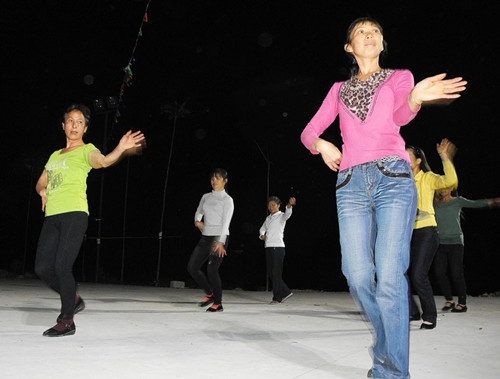 恭城观音乡瑶胞妇女舞动新生活（组图）263 / 作者:茶城路人 / 帖子ID:67874