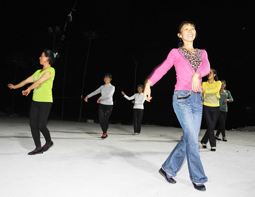 恭城观音乡瑶胞妇女舞动新生活（组图）608 / 作者:茶城路人 / 帖子ID:67874