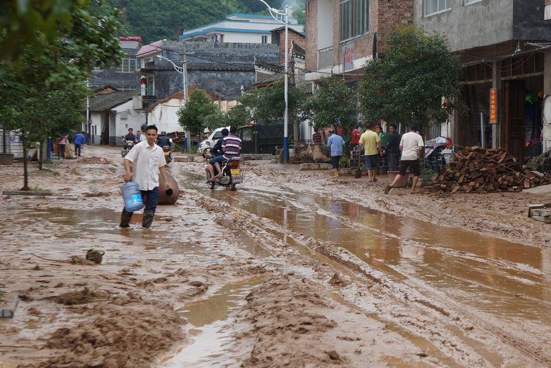 恭城:干部群众用行动谱写抗洪救灾赞歌　510 / 作者:普通网民 / 帖子ID:68009