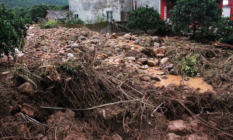 恭城:干部群众用行动谱写抗洪救灾赞歌　703 / 作者:普通网民 / 帖子ID:68009