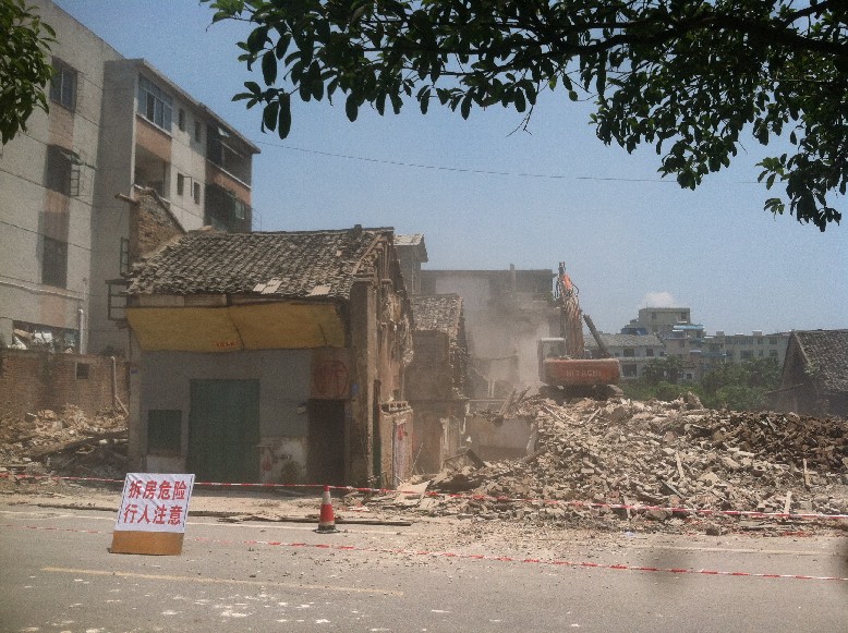 恭城县政府门前项目正式启动拆迁837 / 作者:穷人 / 帖子ID:68186