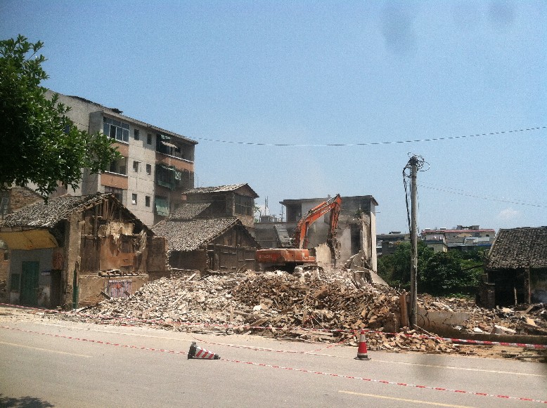 恭城县政府门前项目正式启动拆迁693 / 作者:穷人 / 帖子ID:68186