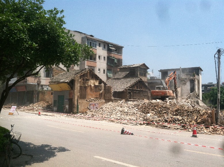 恭城县政府门前项目正式启动拆迁218 / 作者:穷人 / 帖子ID:68186