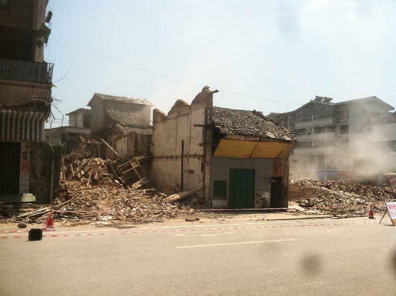 恭城县政府门前项目正式启动拆迁350 / 作者:穷人 / 帖子ID:68186