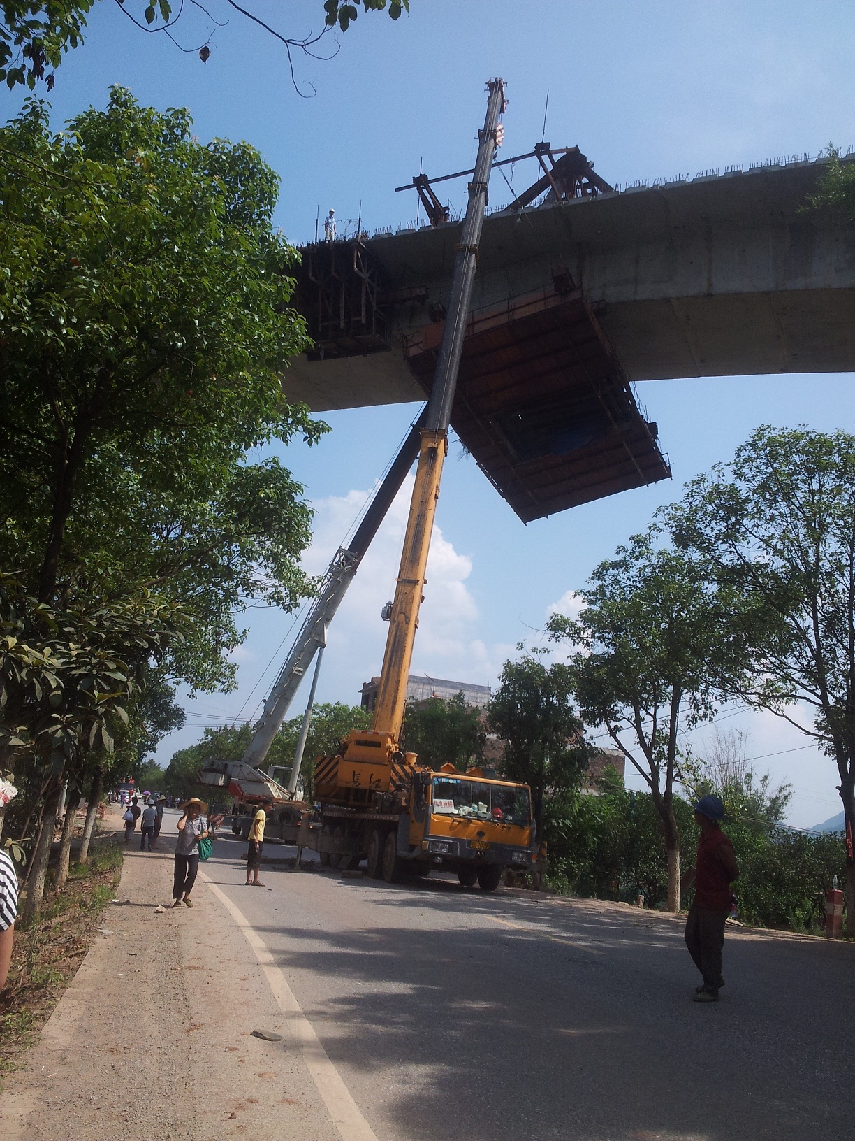 贵广铁路安全事故造成大堵车，高架桥目前情绪稳定727 / 作者:橙子℃狂想曲 / 帖子ID:87619