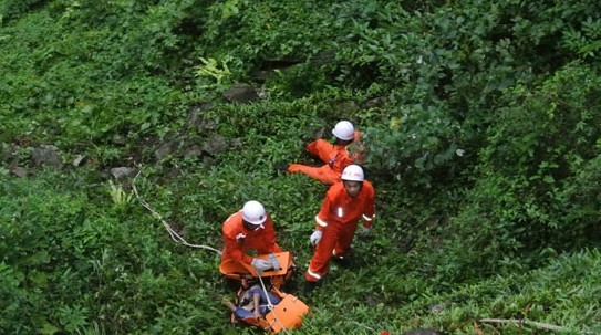 恭城三江母子驾摩托车返家途中不幸坠崖身亡866 / 作者:孤单远行 / 帖子ID:91667