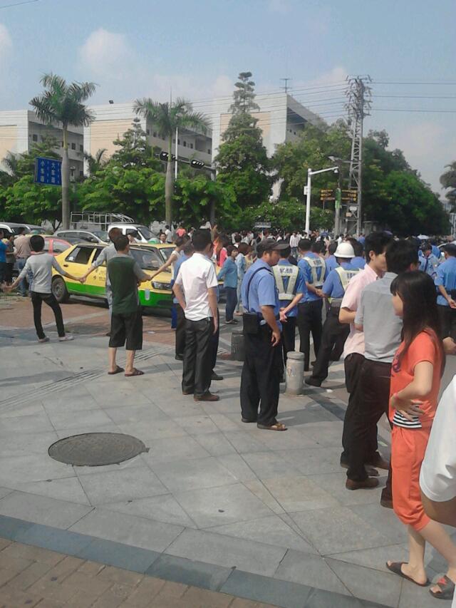 在东莞寮步几十人手拉手拦断马路502 / 作者:涛``声依旧 / 帖子ID:92819