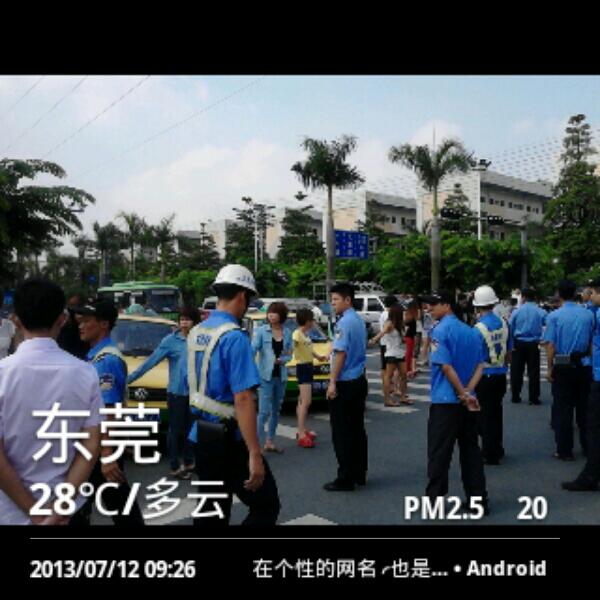 在东莞寮步几十人手拉手拦断马路572 / 作者:涛``声依旧 / 帖子ID:92819