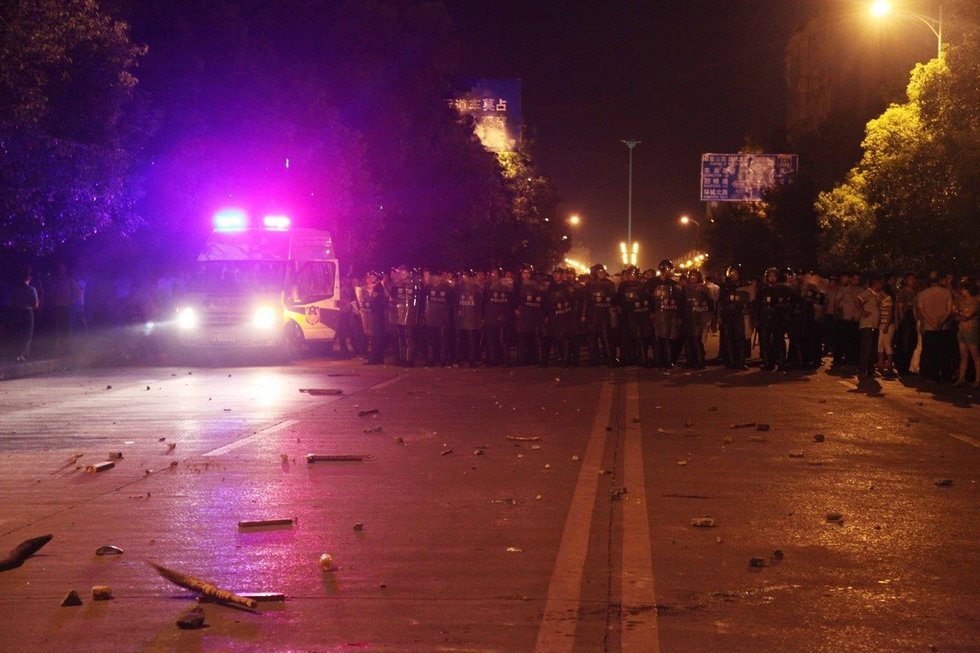 湖南城管疑打死卖瓜老农 警察维稳深夜抢尸972 / 作者:笑看$颩囩 / 帖子ID:93355