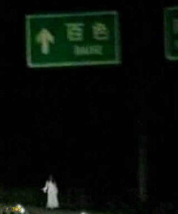 晚上开夜车，行车记录仪拍到恐怖的东西。230 / 作者:笑看$颩囩 / 帖子ID:93662