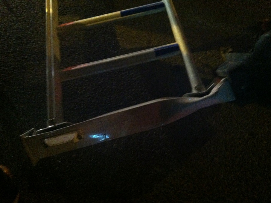 防疫站红绿灯发生交通事故 栅栏撞飞419 / 作者:520小编 / 帖子ID:93679