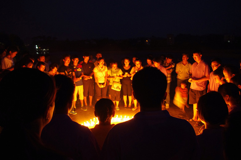 恭城县大学生西部计划志愿者为已故志愿者举行默哀仪式390 / 作者:在即墨YOy / 帖子ID:93754