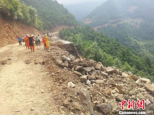 恭城燕子山风电场附近发生塌方 今日凌晨搜救行动结束354 / 作者:偏，执 / 帖子ID:93774