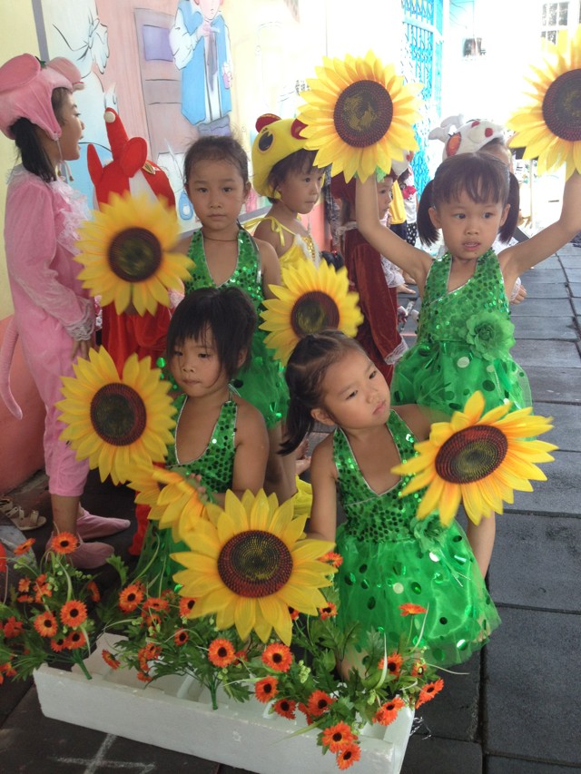 小博士民族幼儿园8月9日晚毕业典礼117 / 作者:爱哭鬼 / 帖子ID:93896