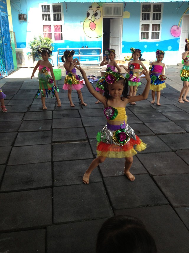 小博士民族幼儿园8月9日晚毕业典礼60 / 作者:爱哭鬼 / 帖子ID:93896