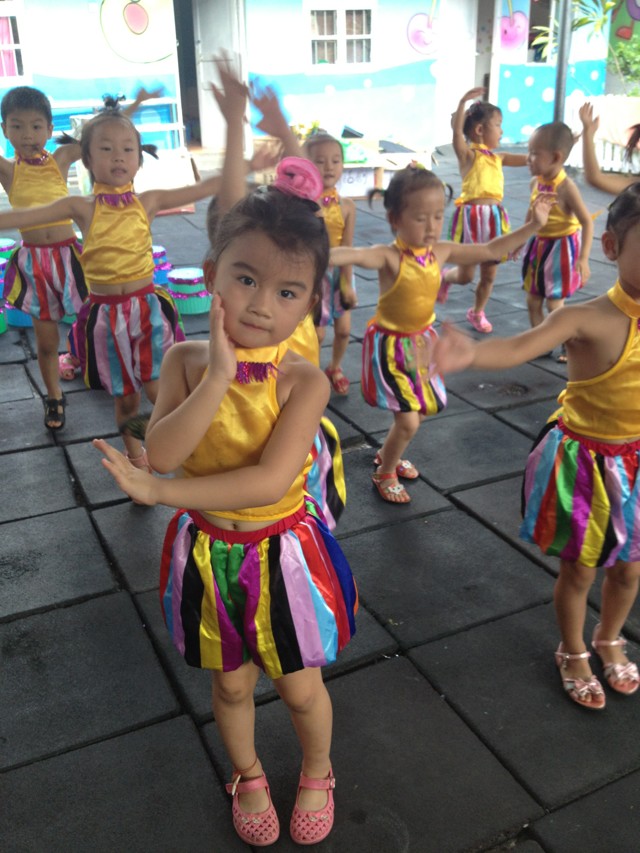 小博士民族幼儿园8月9日晚毕业典礼43 / 作者:爱哭鬼 / 帖子ID:93896