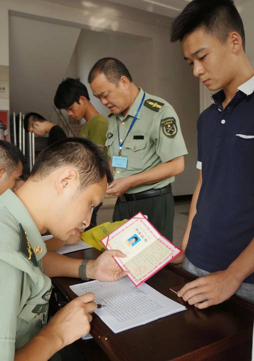 恭城瑶乡男儿踊跃报名参军745 / 作者:茶城路人 / 帖子ID:94043