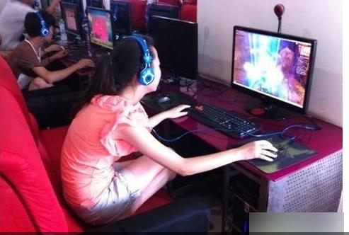 【今日吐槽8.10】网吧囧事：最敬业好队友 玩家逆天睡姿572 / 作者:容容 / 帖子ID:94080