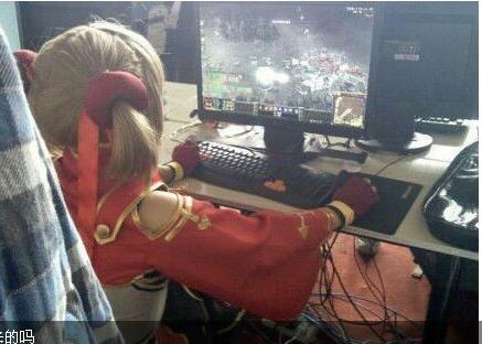 【今日吐槽8.10】网吧囧事：最敬业好队友 玩家逆天睡姿570 / 作者:容容 / 帖子ID:94080