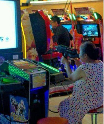 【今日吐槽8.10】网吧囧事：最敬业好队友 玩家逆天睡姿128 / 作者:容容 / 帖子ID:94080