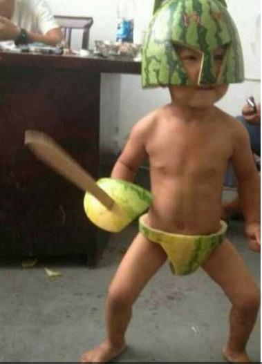 囧图：女神游戏姿势逆天 男屌丝头顶iPad479 / 作者:容容 / 帖子ID:94139