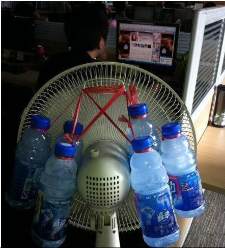 囧图：女神游戏姿势逆天 男屌丝头顶iPad970 / 作者:容容 / 帖子ID:94139