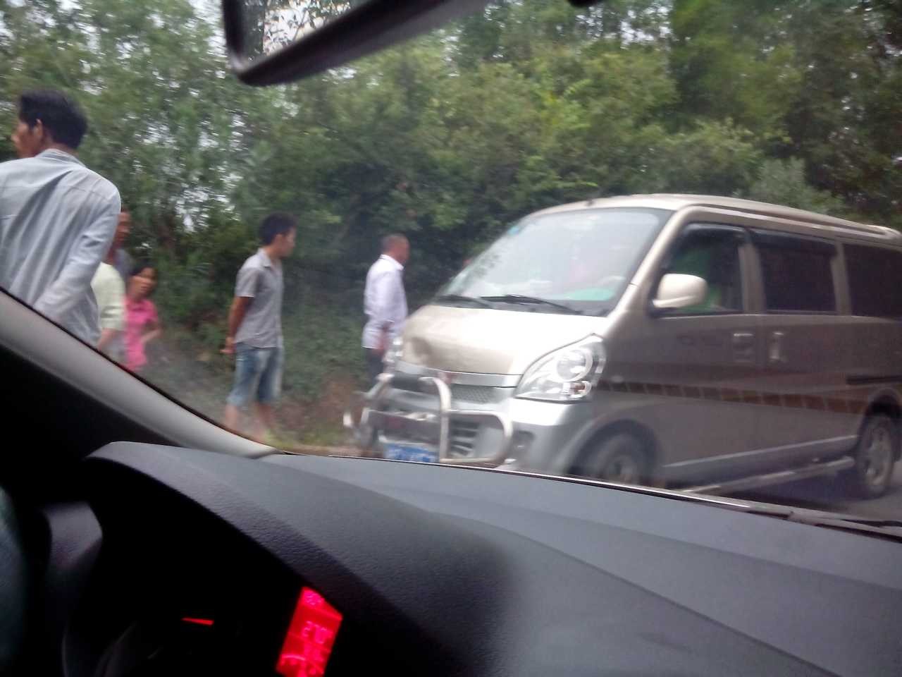 西岭羊角山路段发生车祸！548 / 作者:苦竹河畔 / 帖子ID:94882