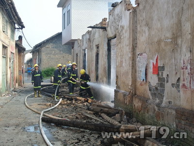 商店清晨发生火灾 恭城消防扑救转移“炸弹”630 / 作者:茶城路人 / 帖子ID:95803