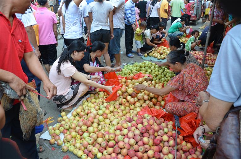 【今日话题】 中秋佳节  市民菜市场买菜忙759 / 作者:北辰 / 帖子ID:95836