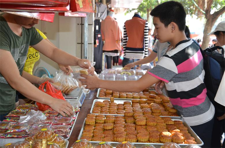 【今日话题】 中秋佳节  市民菜市场买菜忙192 / 作者:北辰 / 帖子ID:95836