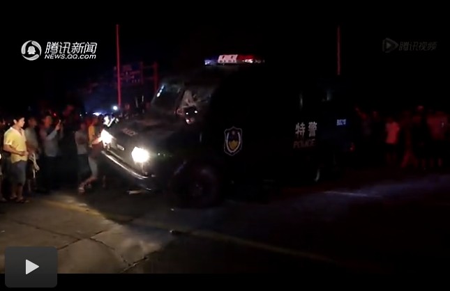 宁波电视台灾情报道惹众怒 群众砸直播车泄愤927 / 作者:520小编 / 帖子ID:96542