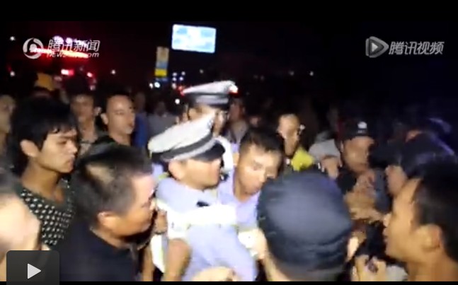 宁波电视台灾情报道惹众怒 群众砸直播车泄愤241 / 作者:520小编 / 帖子ID:96542