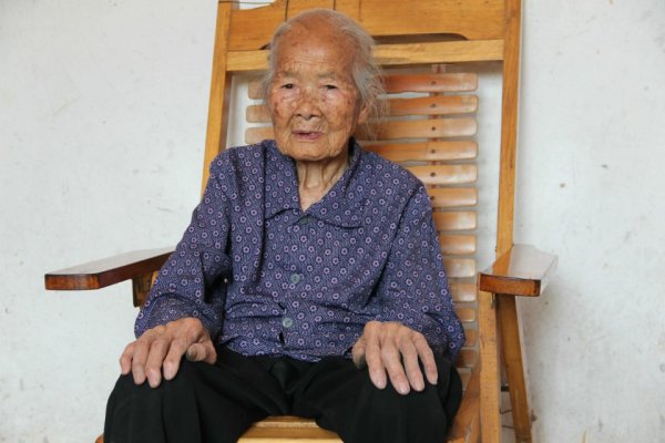 桂林.恭城爱心群走进瑶乡，关爱留守老人745 / 作者:涵涵心碎了 / 帖子ID:96566