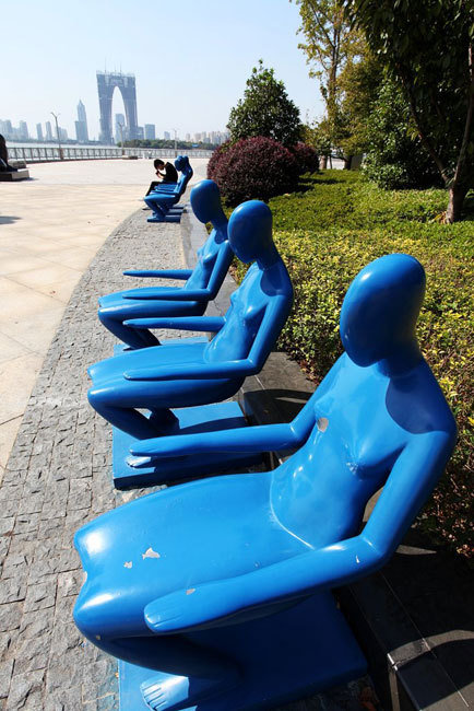 无奇不有>>苏州楼畔惊现裸女造型座椅??17 / 作者:龍虎袍哥 / 帖子ID:96581