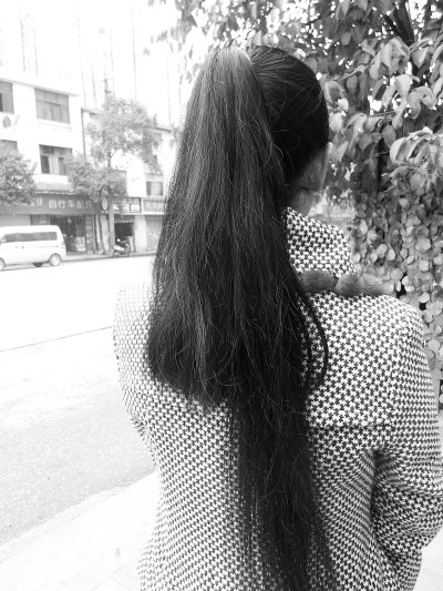 女人头上的头发也被人偷剪一半?408 / 作者:龍虎袍哥 / 帖子ID:96738