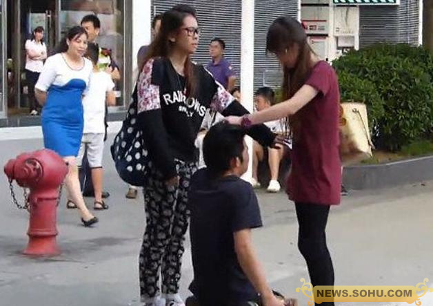 男子被女友掌掴   跪地苦求147 / 作者:黄友 / 帖子ID:97056