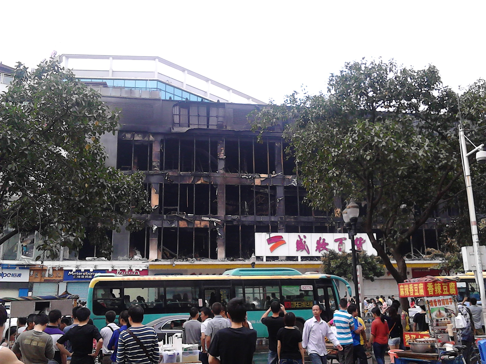 深圳市  石岩镇  盛妆百货    大火945 / 作者:758779802 / 帖子ID:97303