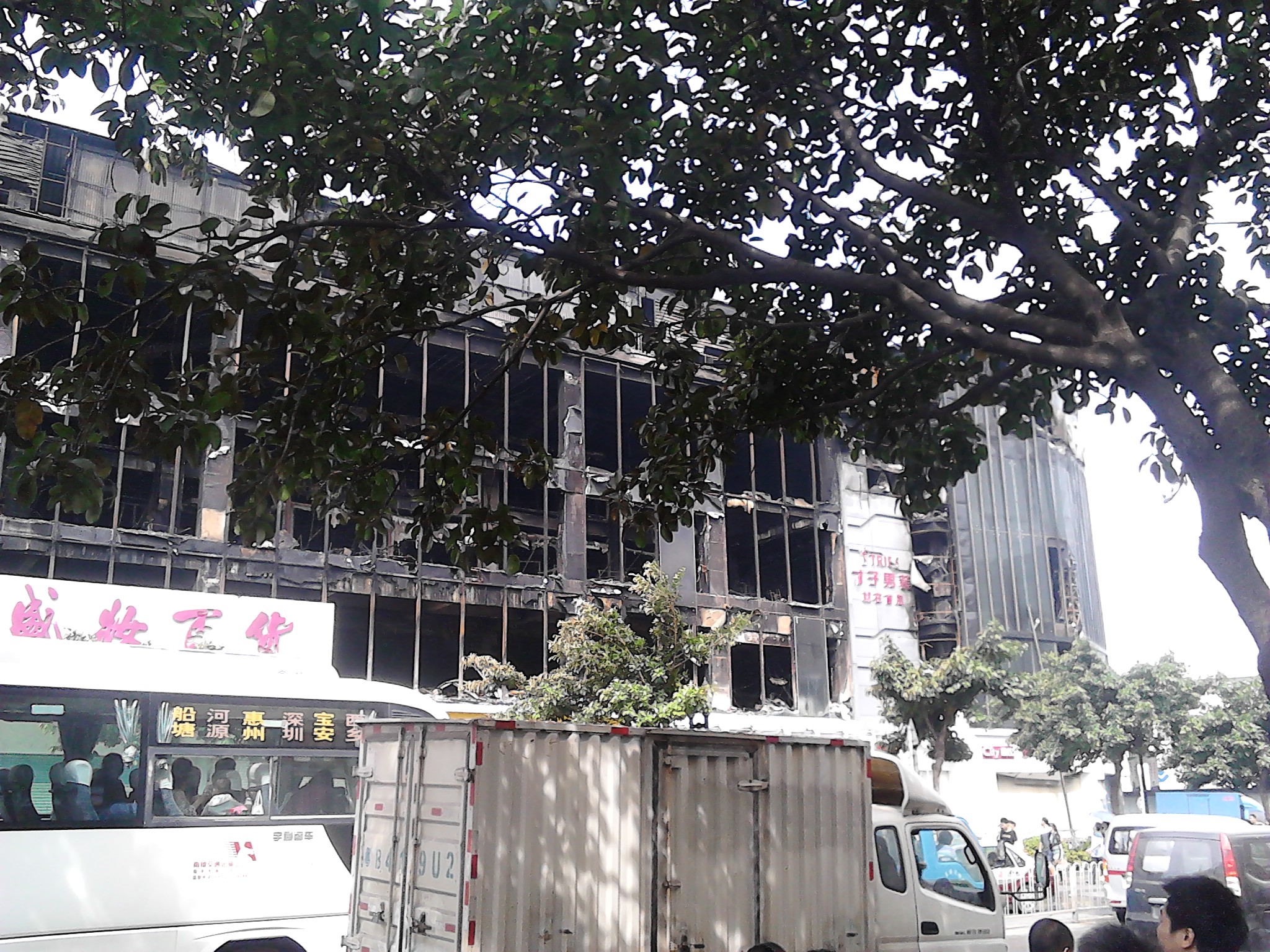 深圳市  石岩镇  盛妆百货    大火562 / 作者:758779802 / 帖子ID:97303