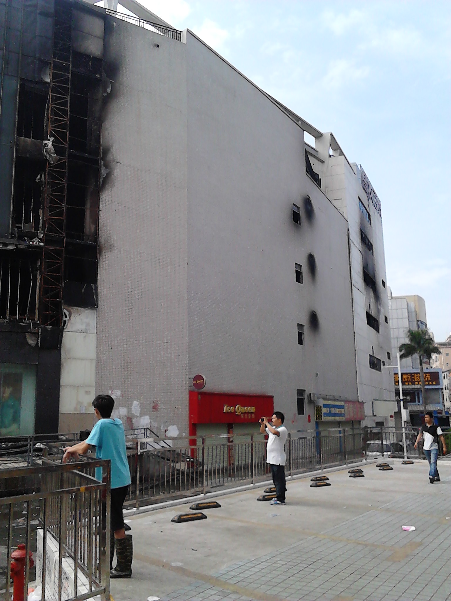 深圳市  石岩镇  盛妆百货    大火309 / 作者:758779802 / 帖子ID:97303