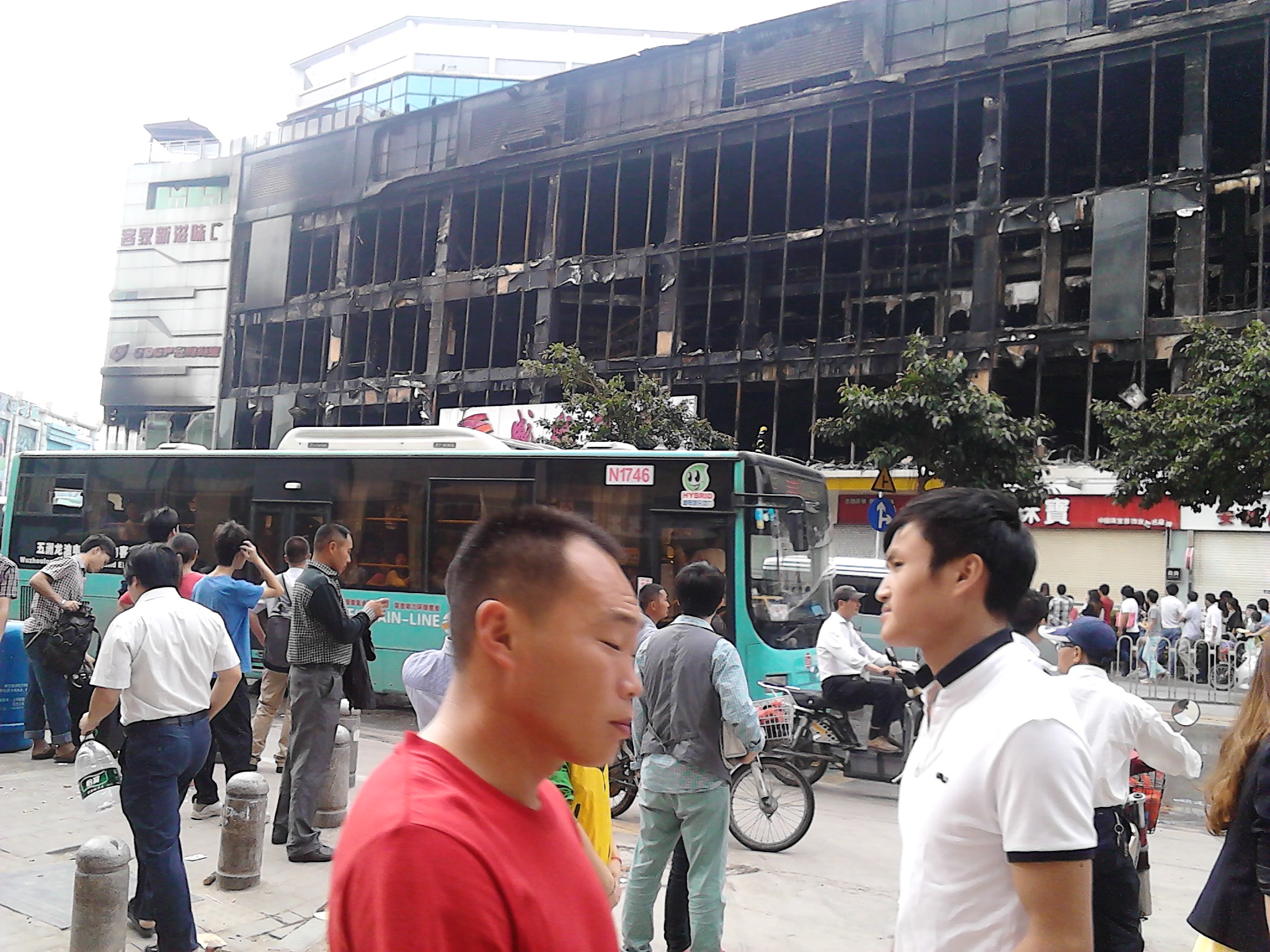 深圳市  石岩镇  盛妆百货    大火153 / 作者:758779802 / 帖子ID:97303