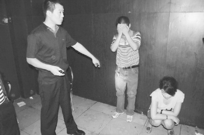 男子嫖娼后“逃单” 卖淫女报警称被抢劫?37 / 作者:龍虎袍哥 / 帖子ID:99031