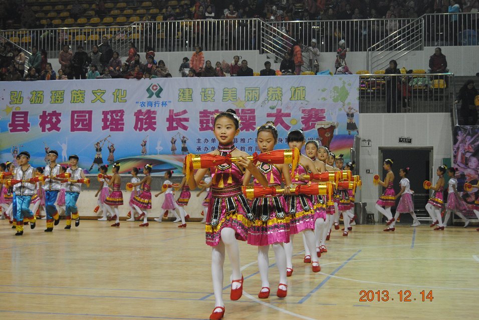 恭城全县小学生长鼓舞大赛100 / 作者:恭城蚂蜂 / 帖子ID:99154