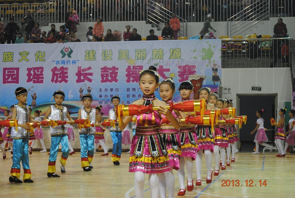 恭城全县小学生长鼓舞大赛460 / 作者:恭城蚂蜂 / 帖子ID:99154